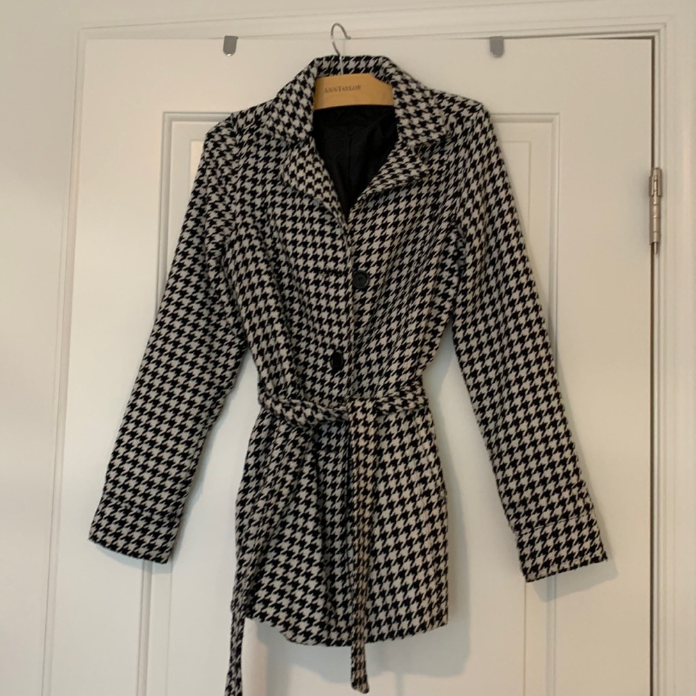 Houndstooth coat, medium